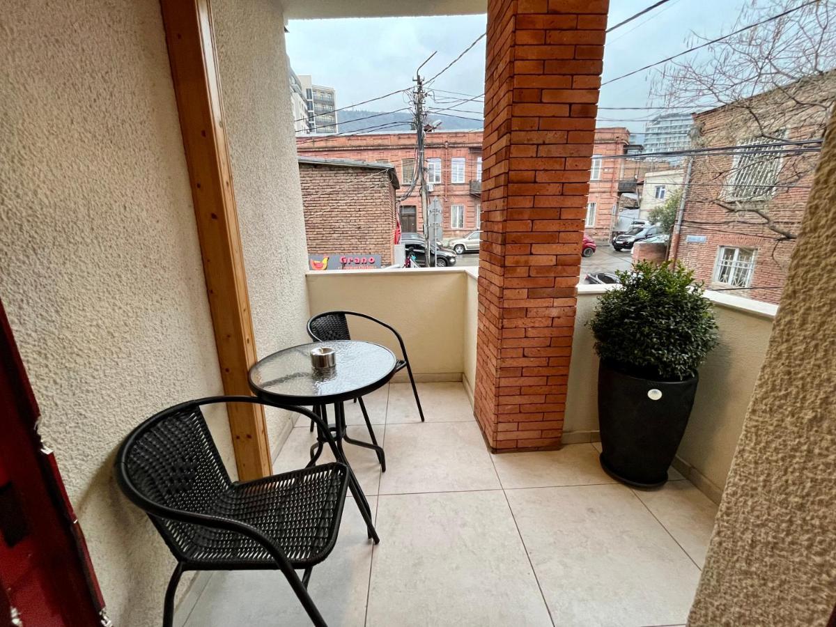 Hotel Well Inn Tbilisi Exteriör bild