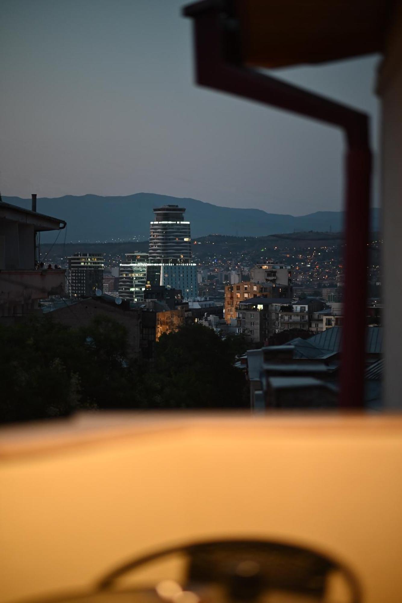 Hotel Well Inn Tbilisi Exteriör bild