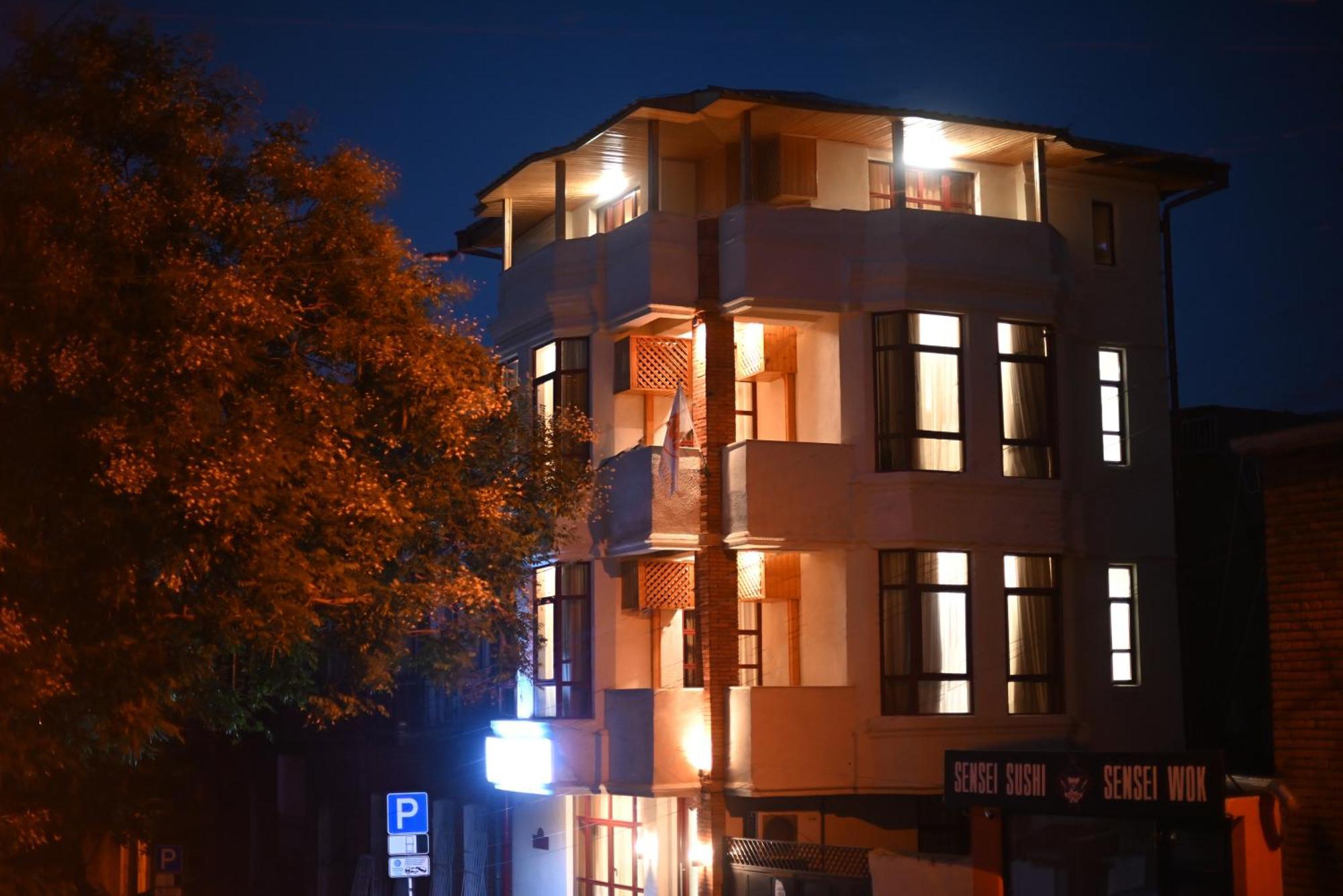 Hotel Well Inn Tbilisi Exteriör bild